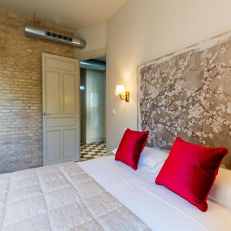 Dona Elvira Suites Cathedral Sevilla Exteriör bild