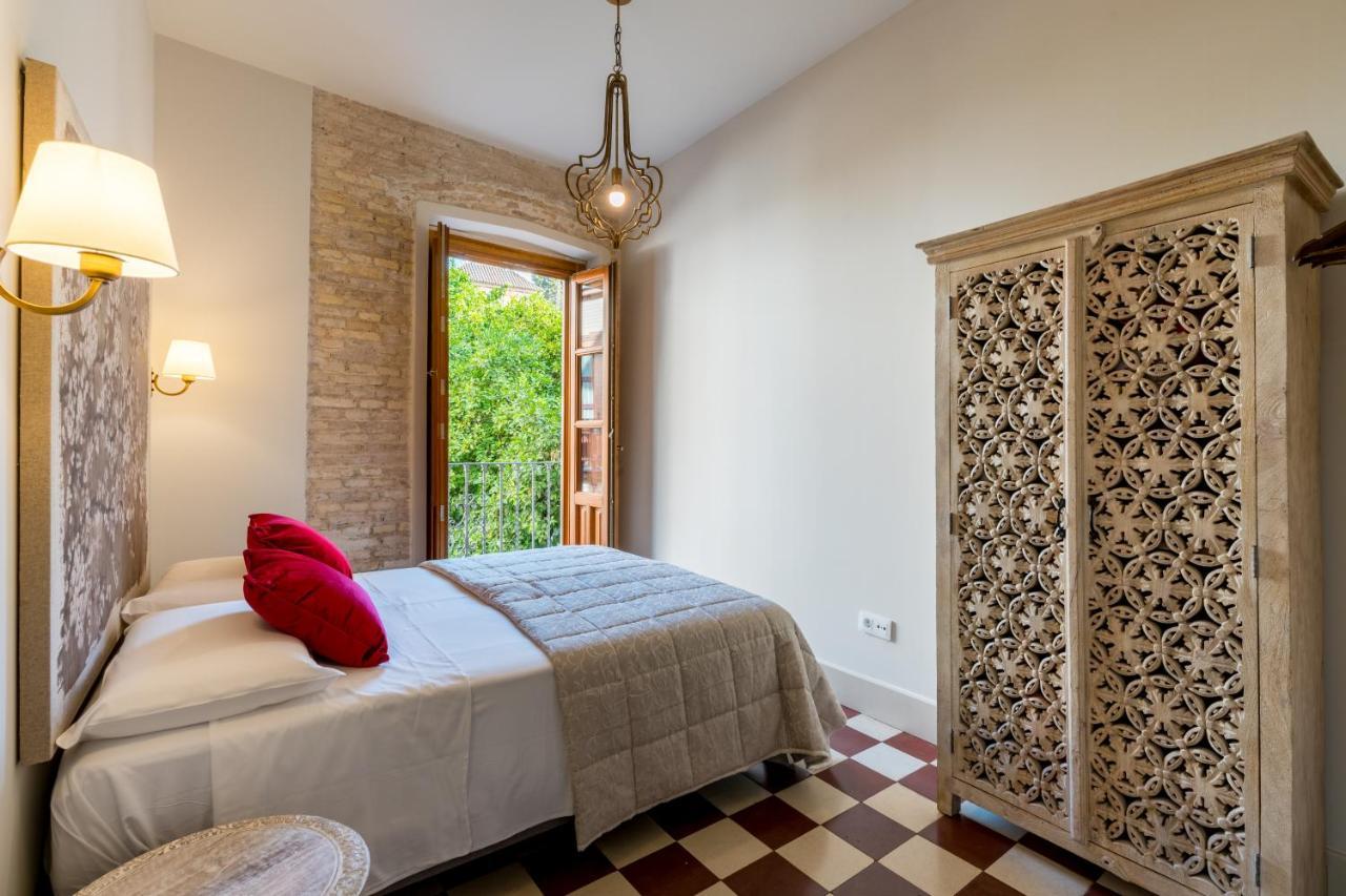 Dona Elvira Suites Cathedral Sevilla Exteriör bild