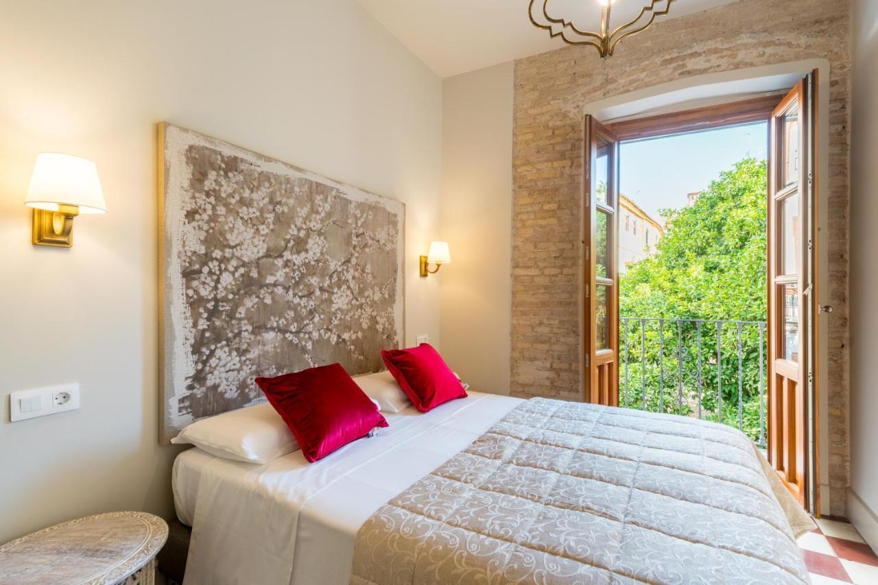 Dona Elvira Suites Cathedral Sevilla Exteriör bild