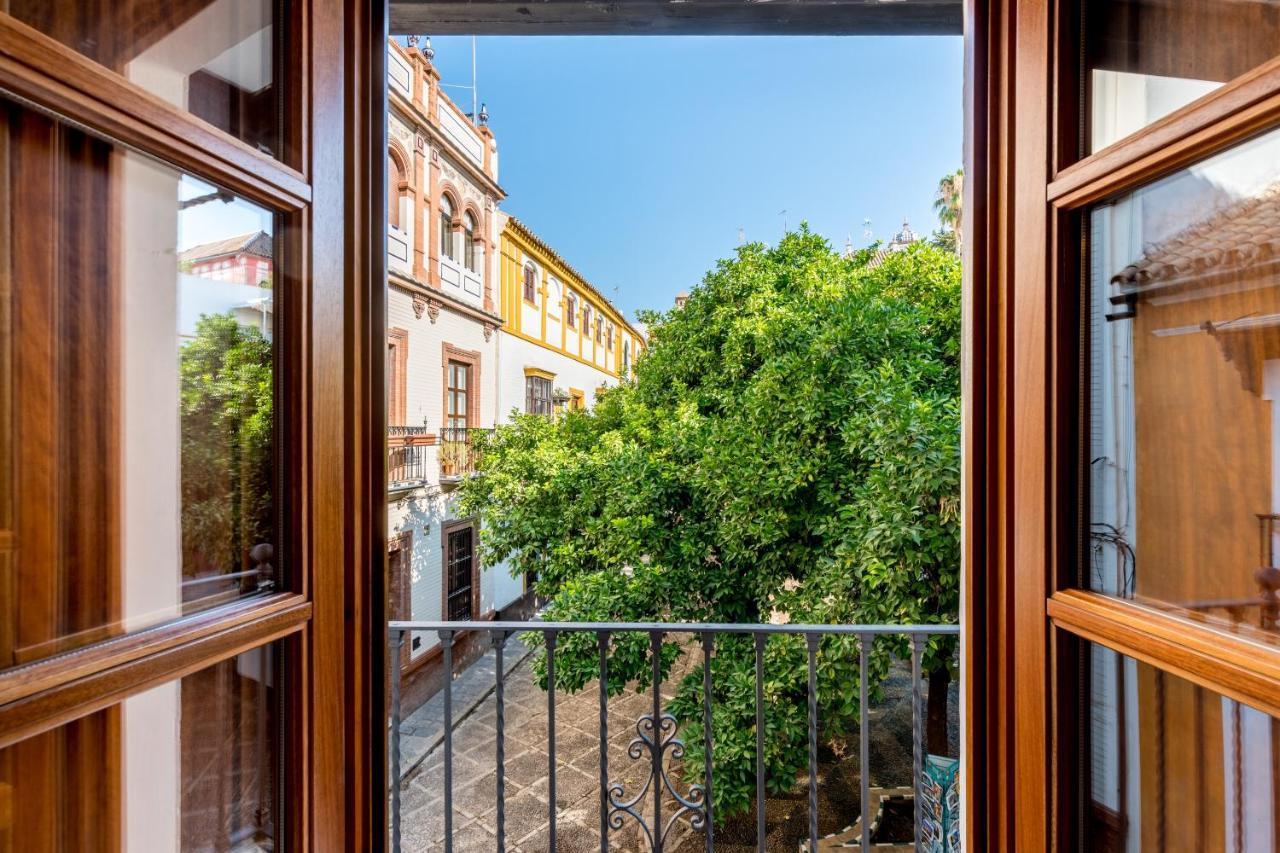 Dona Elvira Suites Cathedral Sevilla Exteriör bild