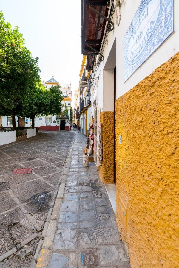 Dona Elvira Suites Cathedral Sevilla Exteriör bild