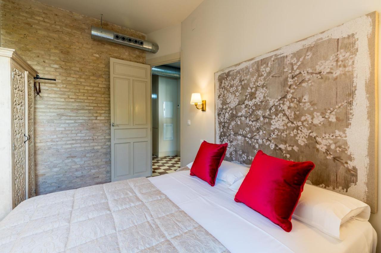 Dona Elvira Suites Cathedral Sevilla Exteriör bild